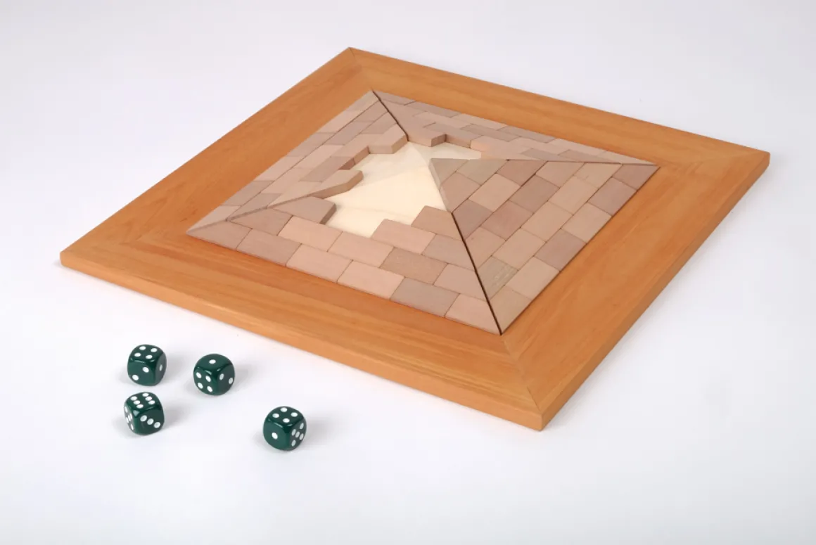 Brettspiel »Pyramide«.