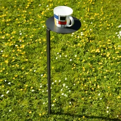 Gartentisch zum In-die-Erde-stecken.