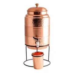 Kupferkaraffe mit Kupferbecher